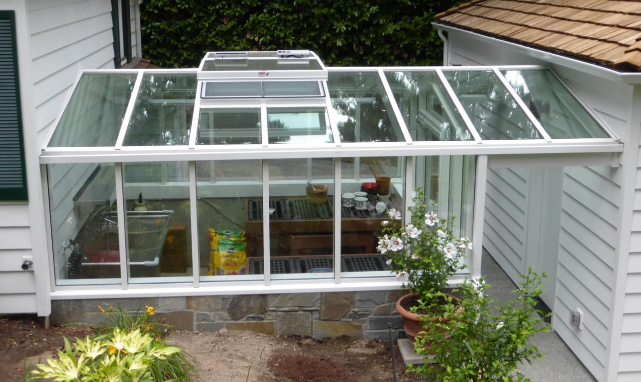 Energy-efficient glass sunroom with foundation plantings in Harlingen, TX